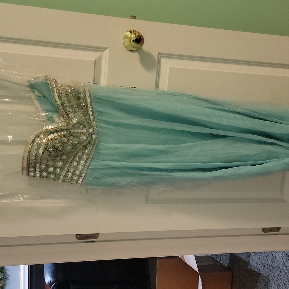 Madison James sea blue Size 10 prom dress